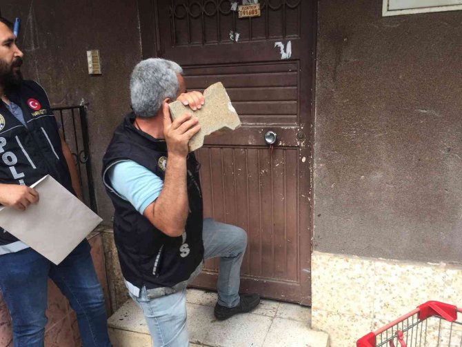 Operasyonda Kapıyı Açmayıp, Polisi Polise Şikayet Etmeye Kalktı
