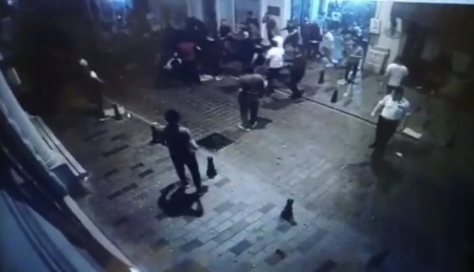 Chp’li Sezgin Tanrıkulu’nun Oğlu Ve Yeğeninin Yaralandığı Bıçaklı Kavga Kamerada