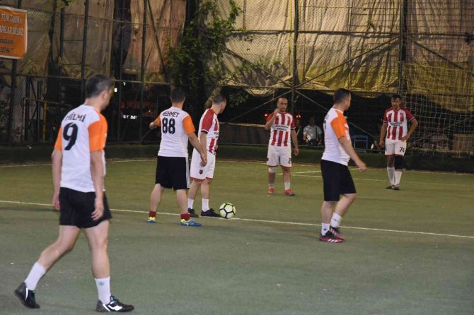 Sındırgı’da Kurumlar Arası Halı Saha Futbol Turnuvasının Şampiyonu Jandarma Oldu