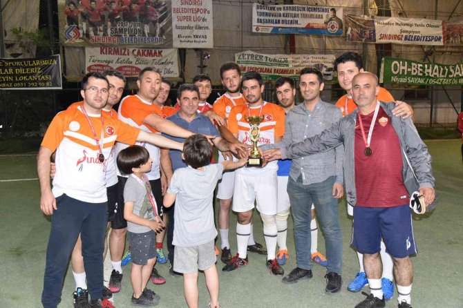 Sındırgı’da Kurumlar Arası Halı Saha Futbol Turnuvasının Şampiyonu Jandarma Oldu