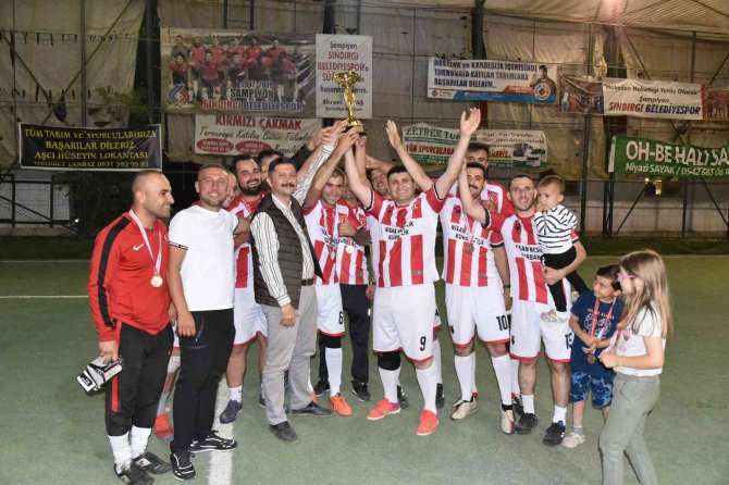 Sındırgı’da Kurumlar Arası Halı Saha Futbol Turnuvasının Şampiyonu Jandarma Oldu