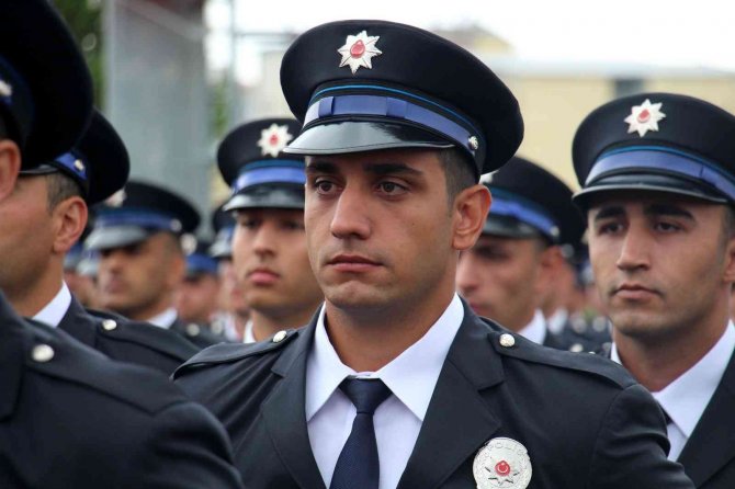 Validen Polis Adaylarına “Cemaatlerden Ve Tarikatlardan Uzak Durun” Çağrısı