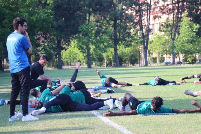 Sakaryaspor, Yeni Sezondaki Çalışmalarını Sürdürüyor