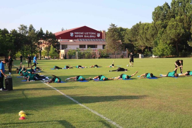 Sakaryaspor, Yeni Sezondaki Çalışmalarını Sürdürüyor