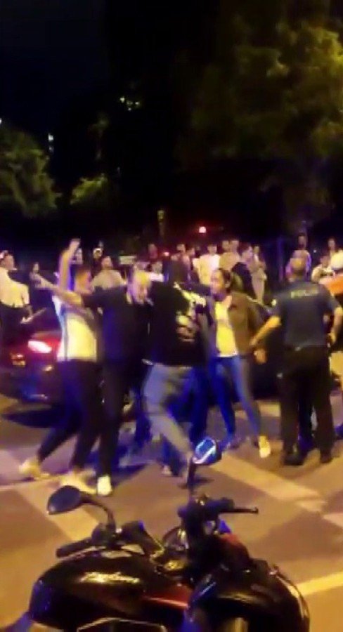 Kadıköy’de Kaza Sonrası Yumruklar Havada Uçuştu