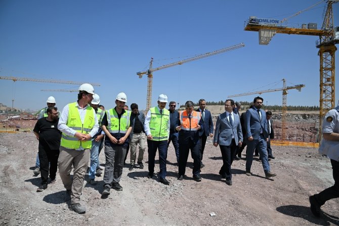 Vali Ayhan Sağlık Yatırımlarını İnceledi