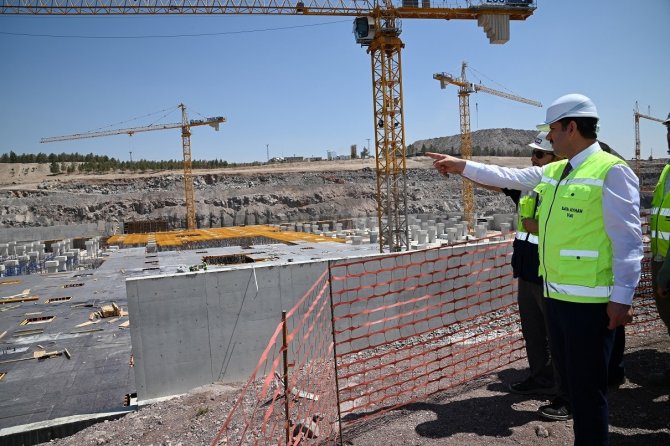 Vali Ayhan Sağlık Yatırımlarını İnceledi