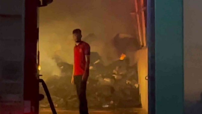 Kurulma Aşamasındaki Yağ Fabrikası Alevlere Teslim Oldu
