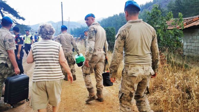Marmaris Yangınında Tahliyeler Başladı