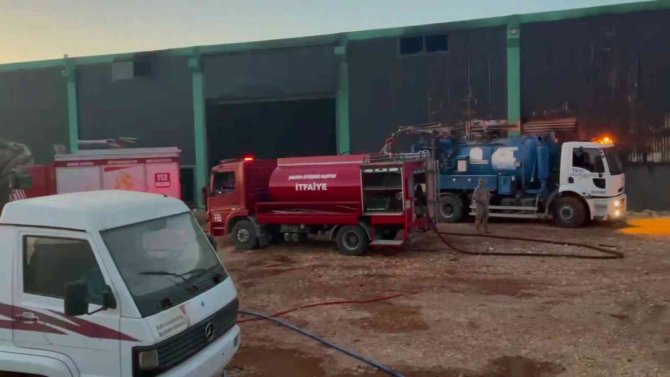 Kurulma Aşamasındaki Yağ Fabrikası Alevlere Teslim Oldu