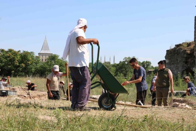 Edirne Sarayı’nda Kazı Çalışmalarında Osmanlı İzleri