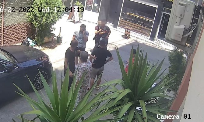 Önce Bıçakladı, Sonra Yardımına Koşup Yarasına Tampon Yaptı