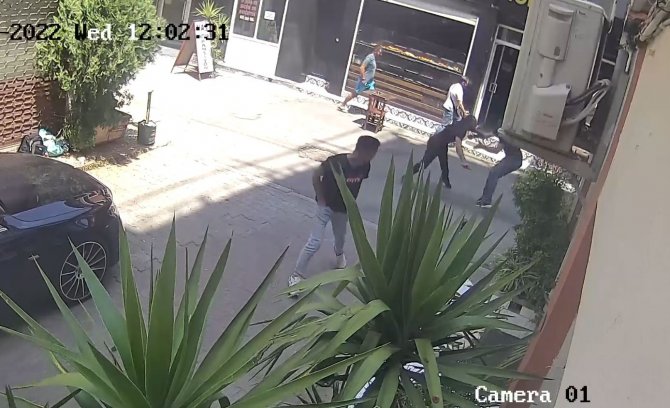 Önce Bıçakladı, Sonra Yardımına Koşup Yarasına Tampon Yaptı
