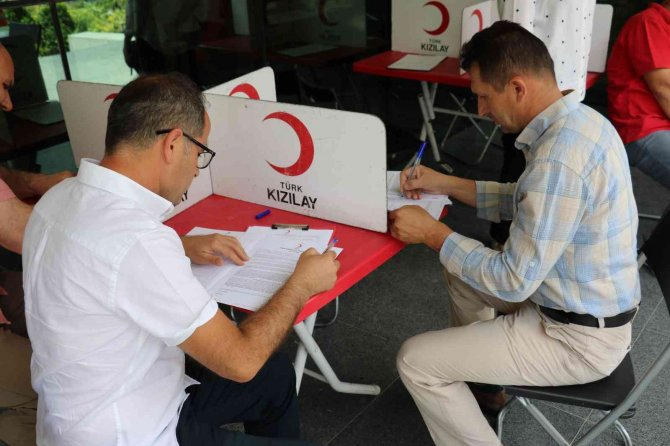 Yunusemre Belediye Personelinde Kızılay’a Kan Bağışı