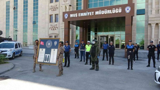 80 Yaşındaki Şehit Annesi Oğluna Verdiği Sözü 30 Yıl Sonra Yerine Getirdi