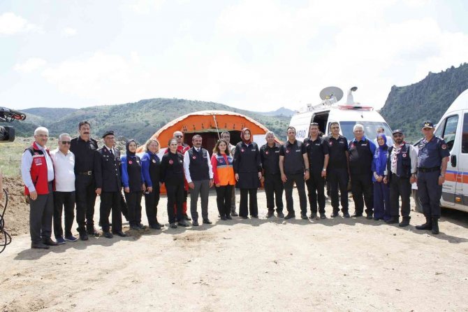 300 Personelin Katılımıyla Dağda Arama Ve Kurtarma Tatbikatı Gerçekleştirildi