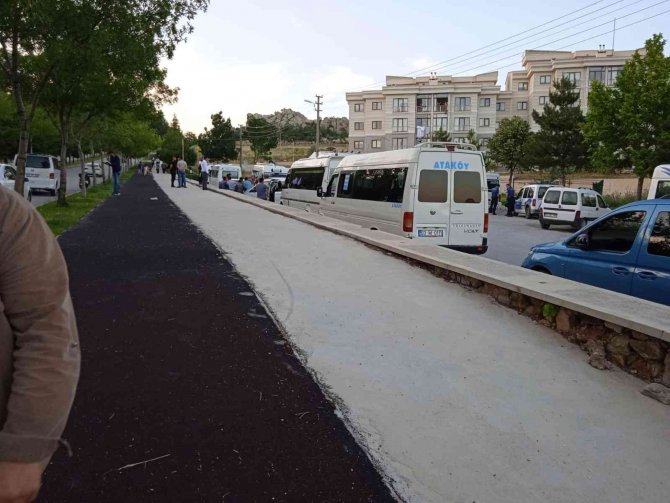 Dolmuşçuların Yolcu Alma Meselesinden Çıkan Kavgada Kan Aktı