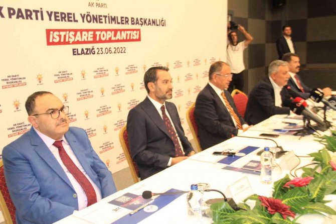 Ak Parti Genel Başkan Yardımcısı Mehmet Özhaseki, “O 6’lı Masanın Altında Üstünde Tartışması Olan Terör Partisi Var. Oraya Da Kontenjan Veriyorlar Niye Çünkü Yarın Öbür Gün Oy Alacaklar”