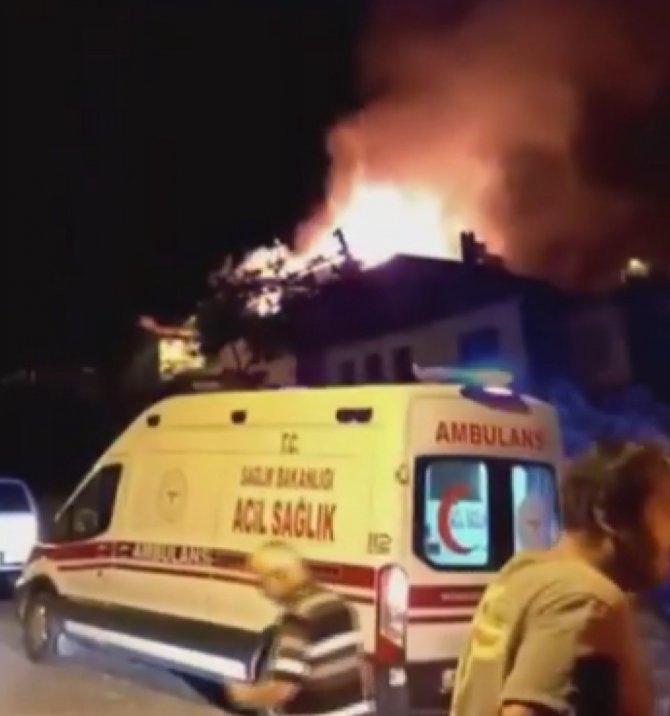 Beypazarı’nda Çıkan Yangında 2 Katlı Ahşap Ev Küle Döndü