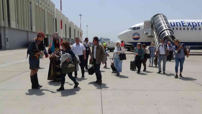 Balıkesir Koca Seyit Havalimanı’na Avrupa’dan Uçuşlar Başladı