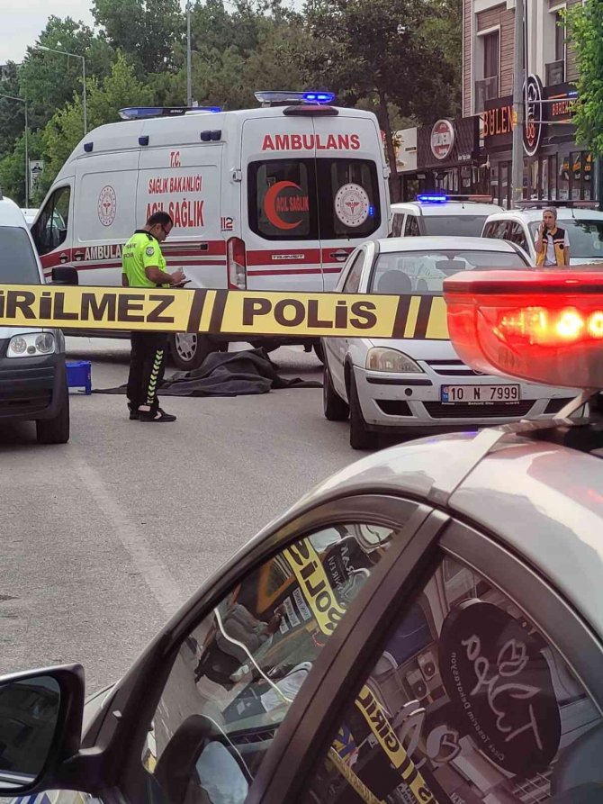 Otomobil İle Çarpışan Motosikletli Hayatını Kaybetti