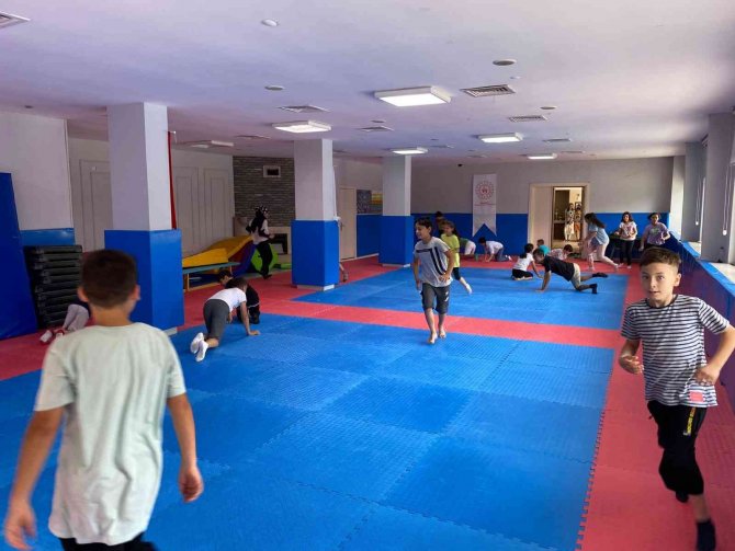 Balıkesir’de Spor Okulları Heyecanı Yoğun İlgiyle Başladı