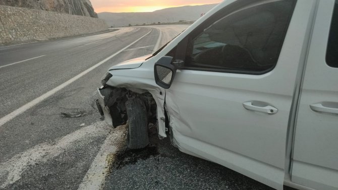 Tatvan’da Trafik Kazası: 3 Yaralı