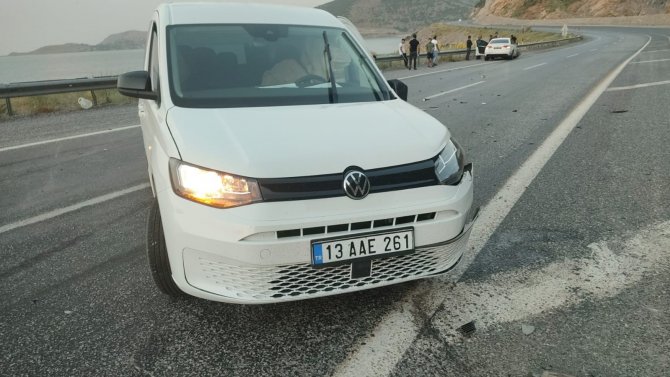 Tatvan’da Trafik Kazası: 3 Yaralı