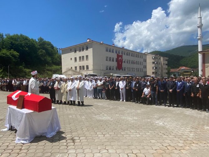 Şehit Uzm. Çvş. Özkaya’nın Cenazesi Toprağa Verildi
