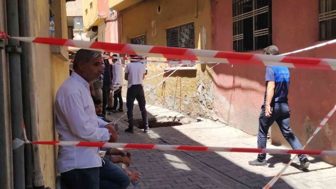 Çöken Yolda Roma Dönemi’ne Ait Tünel Ortaya Çıktı