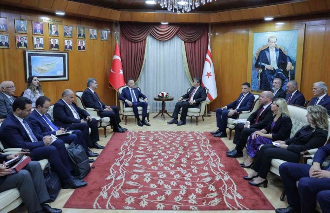 Cumhurbaşkanı Yardımcısı Oktay, Kktc Başbakanı Ve Meclis Başkanı İle Bir Araya Geldi