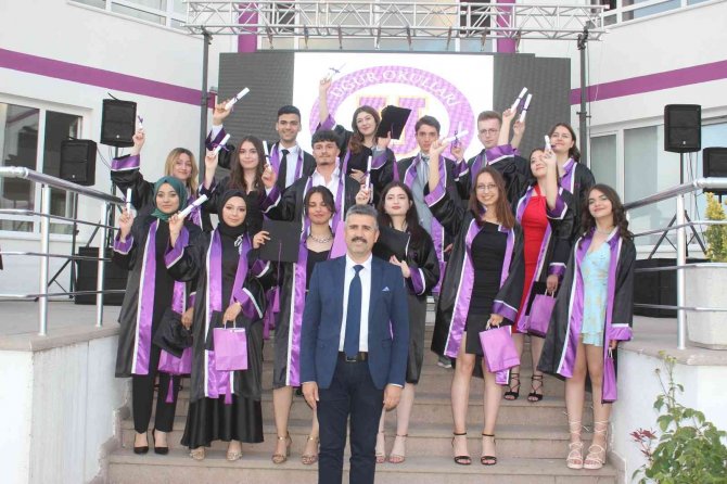 Uğurda Mezuniyet Heyecanı