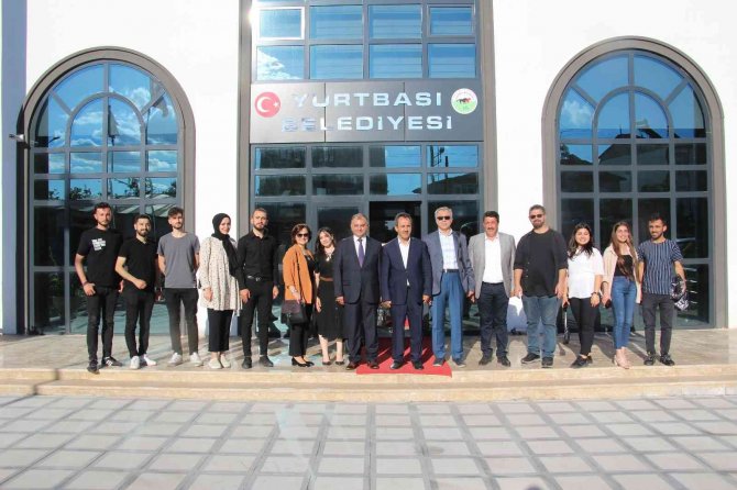 Belediye Binası Öğrencilerin Eserleriyle Renklendi