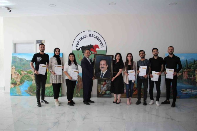 Belediye Binası Öğrencilerin Eserleriyle Renklendi