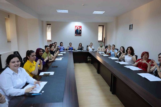 Denizli Büyükşehir Personeli İşaret Dili Öğreniyor