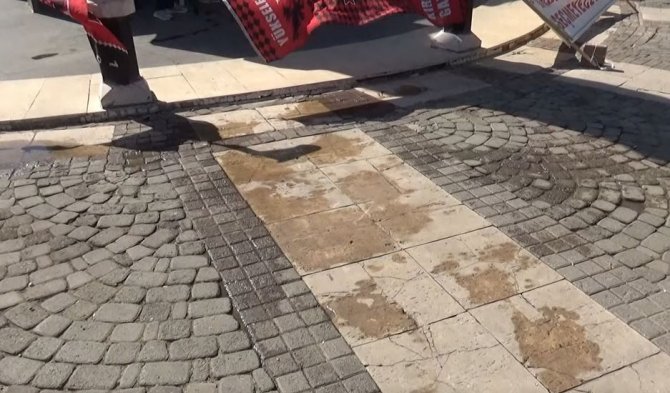 Meydanda Kendini Yaktı, Hastanelik Oldu