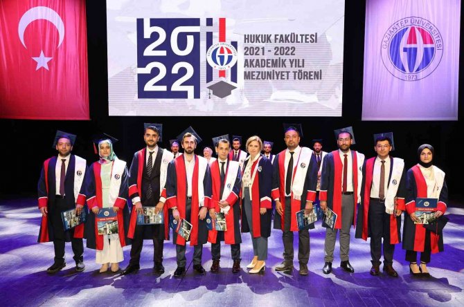 Genç Hukukçular Mezuniyet Sevinci Yaşadı