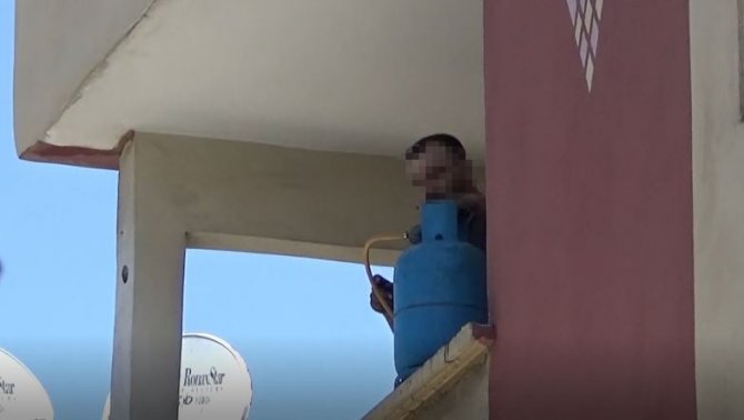 Mutfak Tüpüyle Balkona Çıktı, Mahalleye Panik Yaşattı