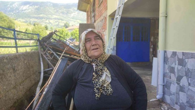Yangında Ev Kullanılamaz Hale Geldi