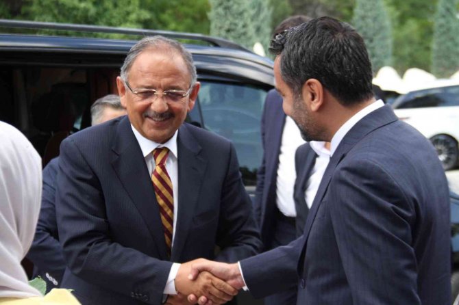 Ak Parti Genel Başkan Yardımcısı Özhaseki Elazığ’da Temaslarda Bulundu
