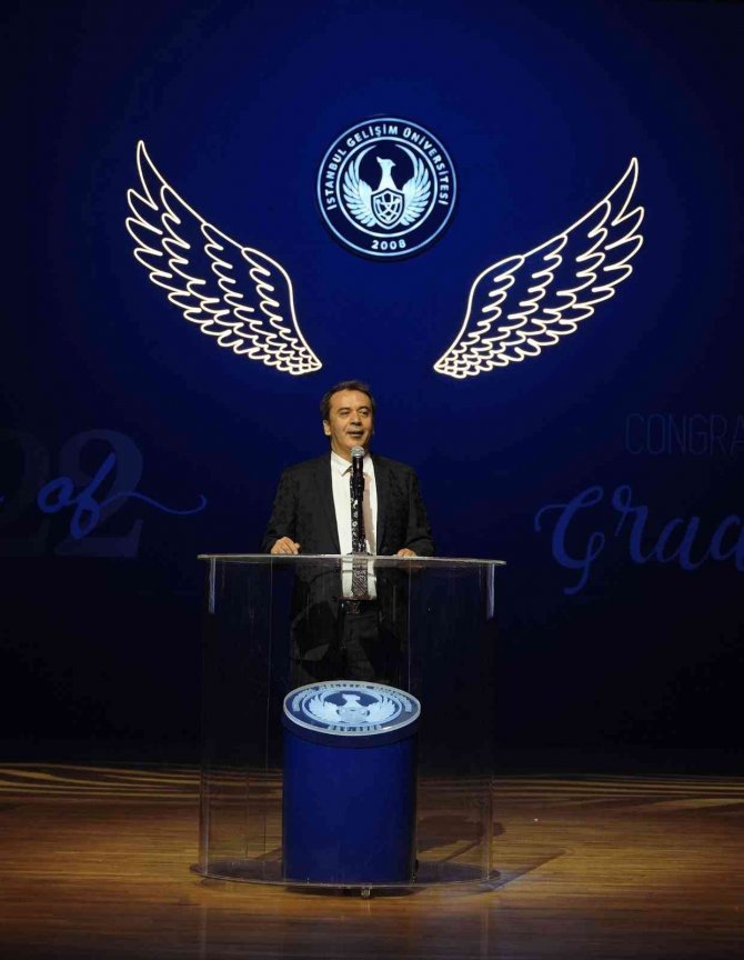 İ̇stanbul Gelişim Üniversitesi 8 Bin 188 Öğrencisini Mezun Etti