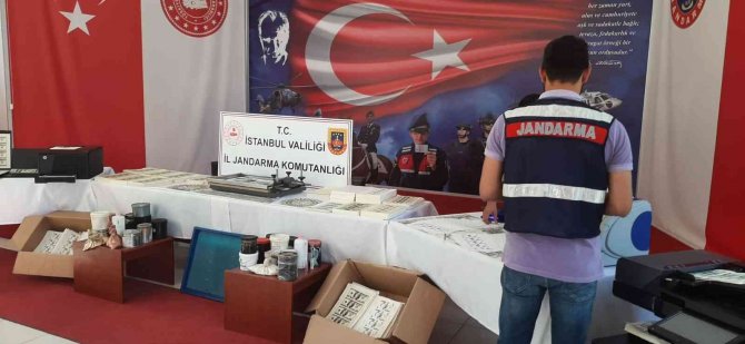 İ̇stanbul’da Jandarmadan Sahte Para Operasyonu Kamerada: Sahte 3 Milyon Dolar Ele Geçirildi