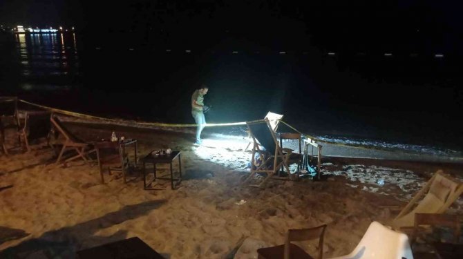 Kıskançlık Kavgasında Oğlunu Bıçaklayan Şahsı Tabancayla Vurarak Öldürdü