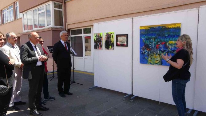 Üniversite Öğrencilerinin El Emeği Eserleri, Sergide Beğeniye Sunuldu
