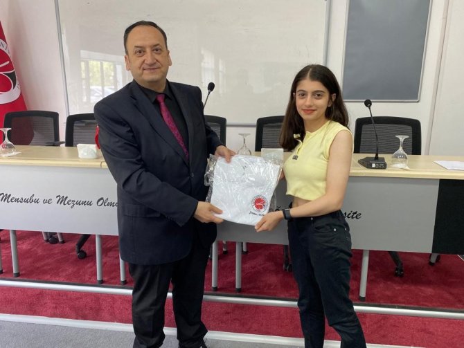 Geleceğin Şefleri Üniformalarını Törenle Aldı