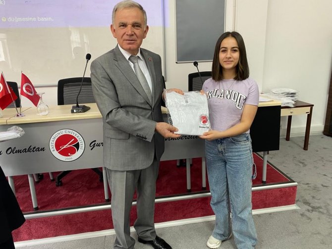 Geleceğin Şefleri Üniformalarını Törenle Aldı