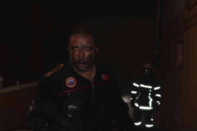Kayseri’de 14 Katlı Binada Yangın: 30 Kişi Tahliye Edildi, 16 Kişi Hastanelik Oldu