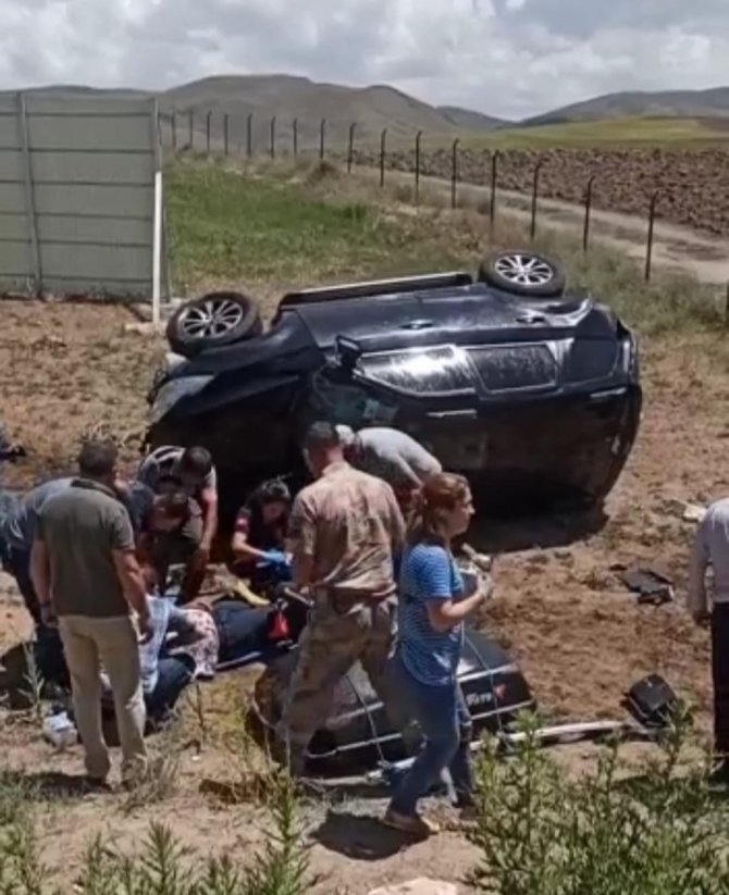 İ̇ran Plakalı Otomobil Takla Attı: 3 Yaralı