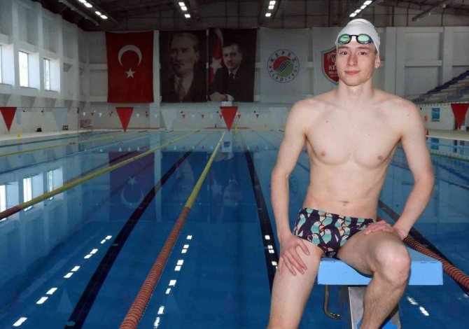 Ukraynalı Yüzücüden 2 Altın Madalya
