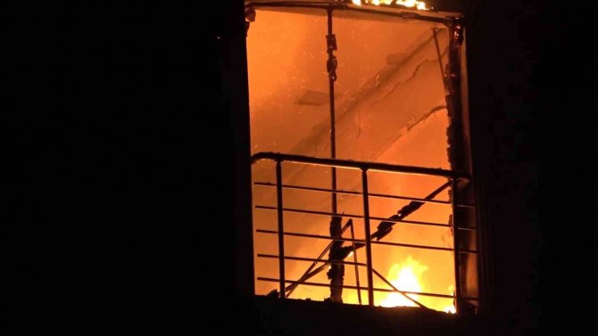 Kırıkkale’de Korkutan Yangın: Mahsur Kalan Vatandaş Camdan Atladı